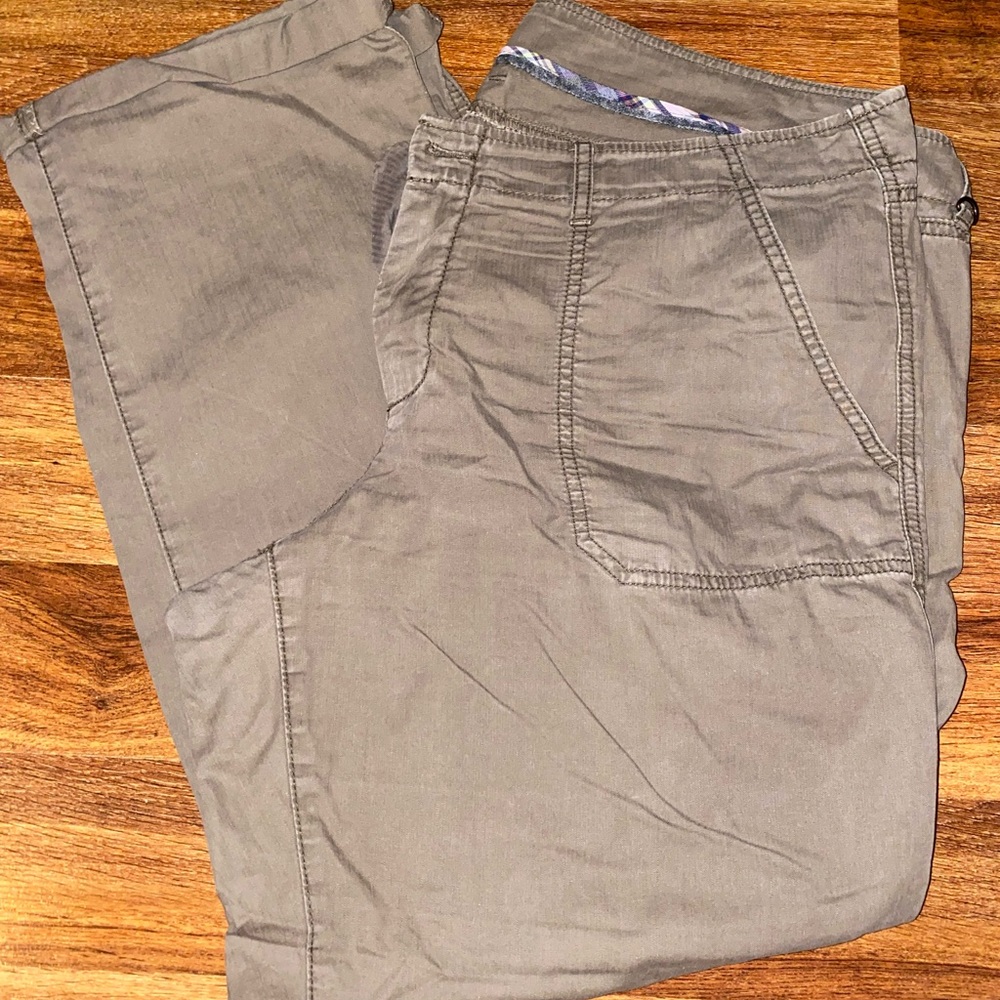 Gap Khaki Cargo Pant. Size 16